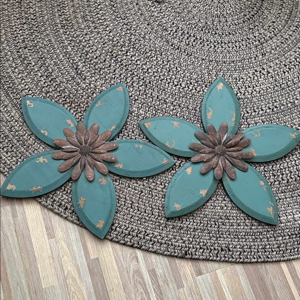 Set of 2/ Distressed Teal Antique Flower MetalWall Decor R1